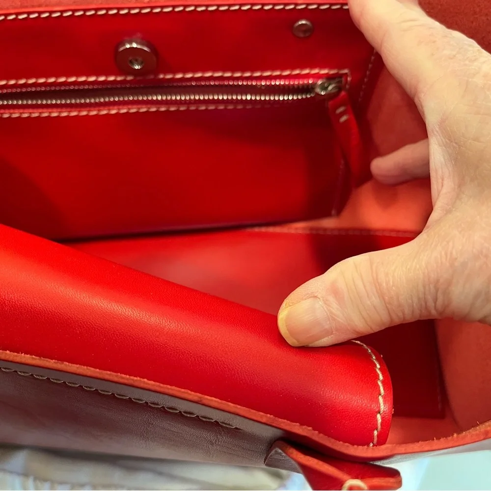 ❤️FINAL REDUCTION❤️. PRICE FIRM.
Vintage Kate Spade Handbag - Picture 5 of 14